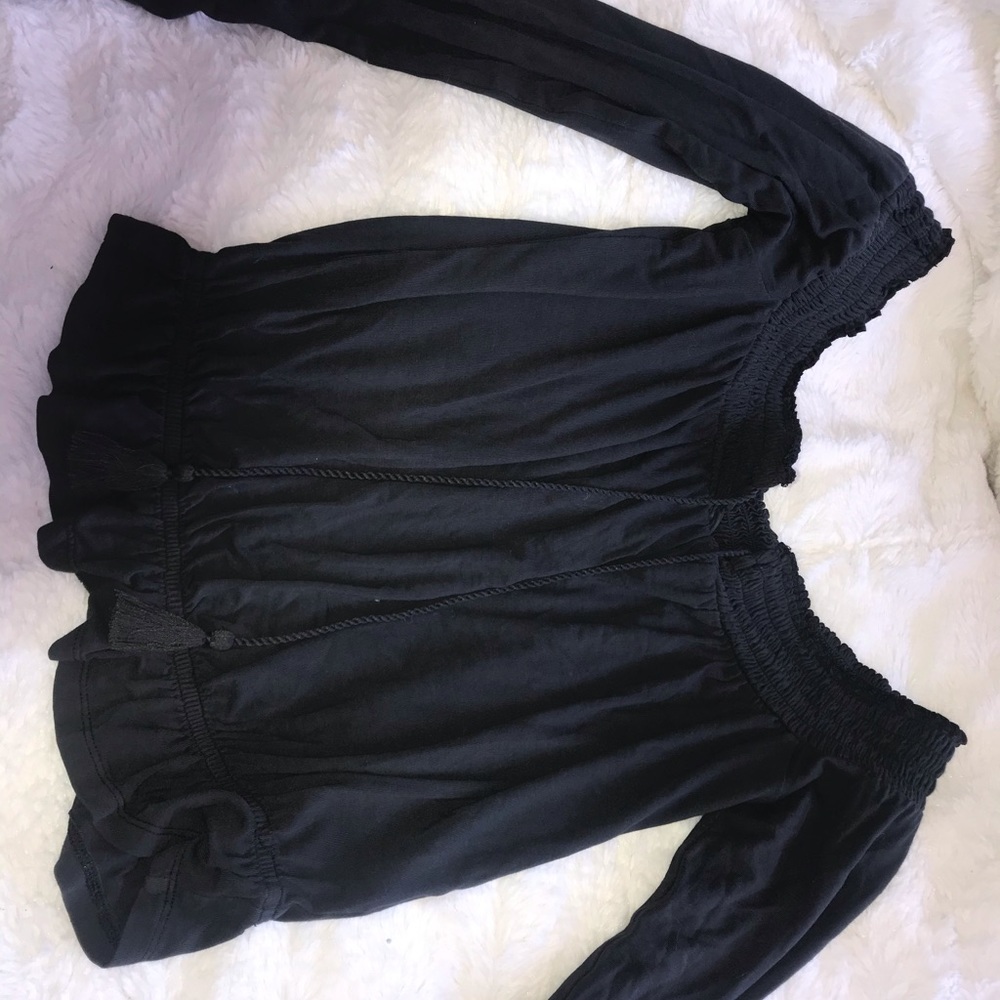 black off the shoulder shirt ✨